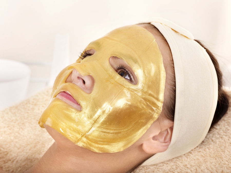 Facial hydrogel mask for plastic surgeons